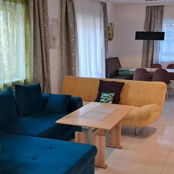 APARTMENT Top1, 2 Schlafzimmer 3 Betten BESTROOMS eU，位于施泰尔的酒店