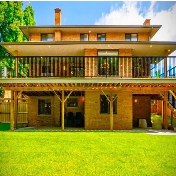 Luxurious Pvt room & Pvt heated floor bathroom near Airport，位于基奇纳的酒店