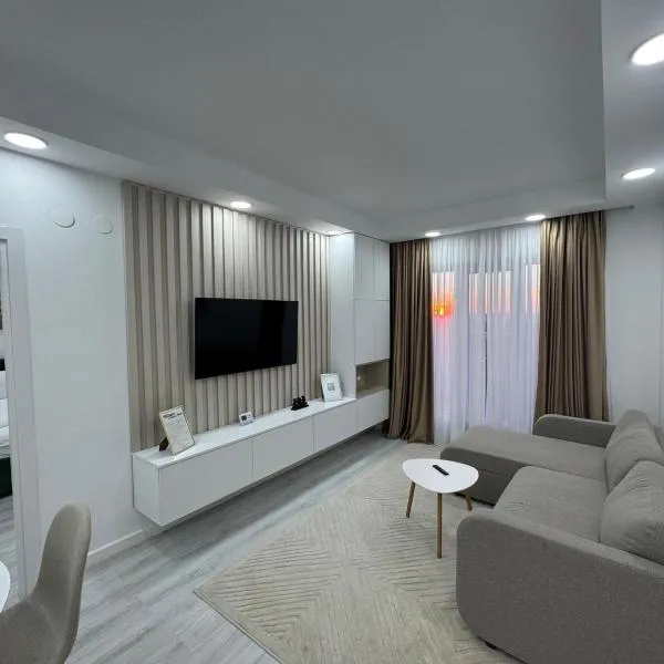 Luna Place，位于Tunari的酒店