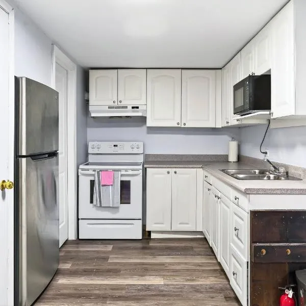 Cozy 2-BR Abby's Lodge in Downtown Fredericton，位于弗雷德里克顿的酒店