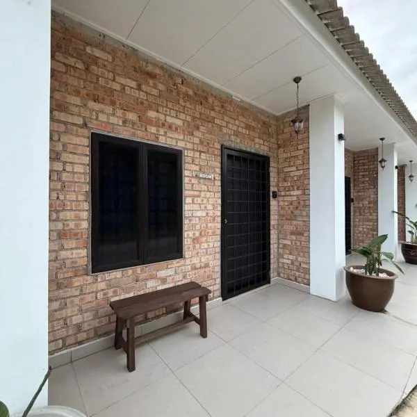 Kak Pah Roomstay Paka，位于Paka的酒店