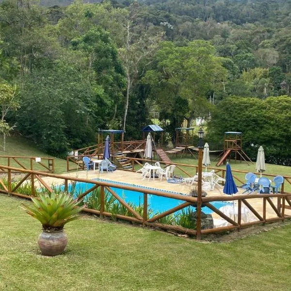 Chalé com vista deslumbrante，位于特雷索波利斯的酒店