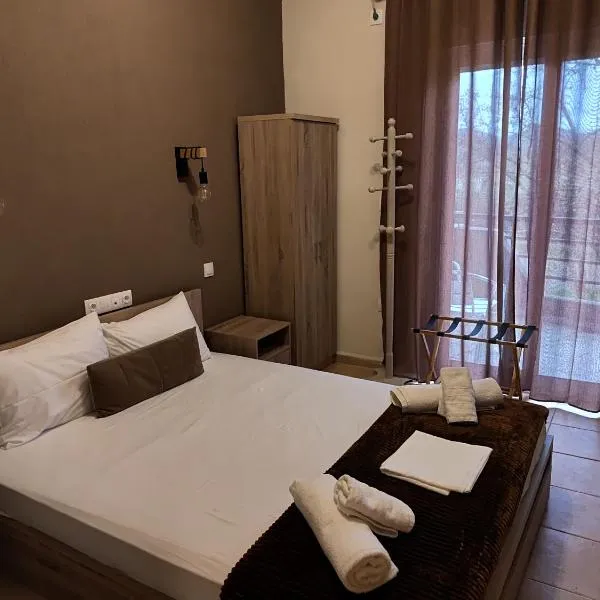 伊西多拉酒店，位于Loutrós的酒店