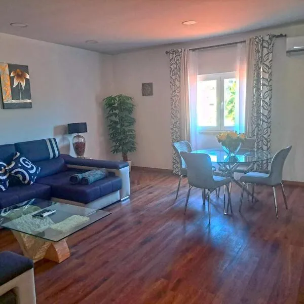 Moradia T2 com vista para a serra - Alverca，位于阿尔韦卡的酒店