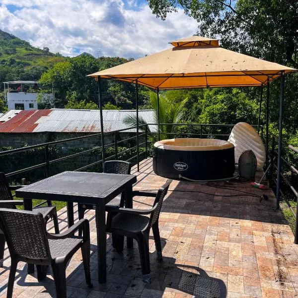 Cabaña de campo la MariaCa,位于Utica的酒店