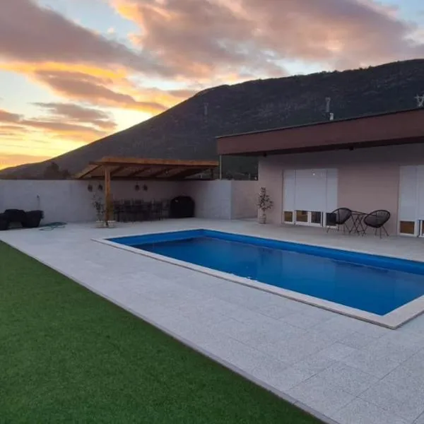 Villa LAKE Mostarsko jezero，位于莫斯塔尔的酒店