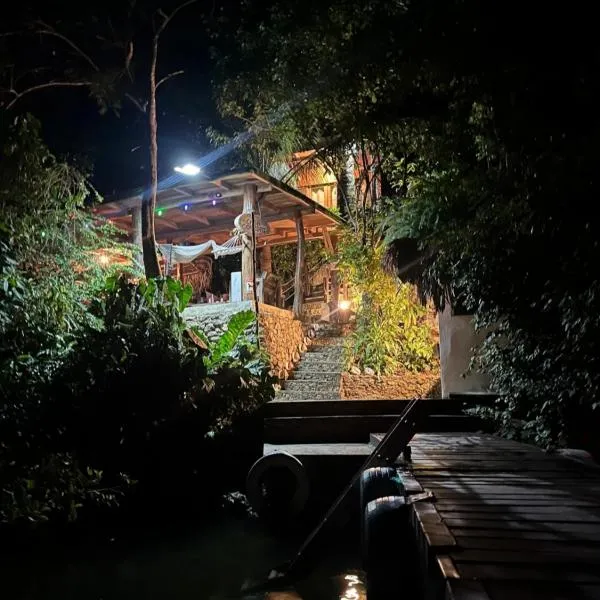 casa colibri cañón de rio dulce，位于利文斯顿的酒店