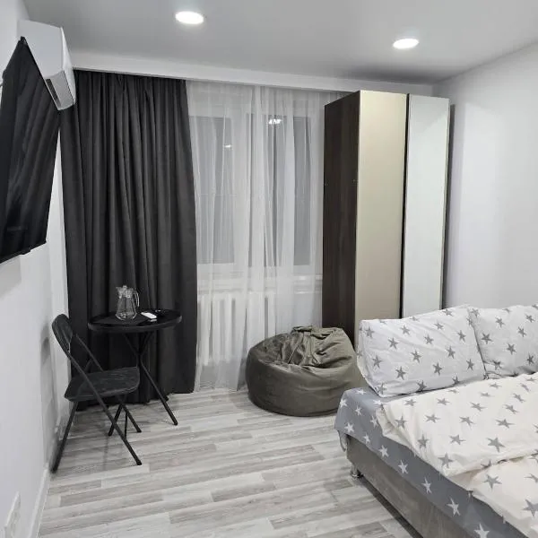 Studio modern 10 min de centru, perfect pentru doi，位于基希讷乌的酒店