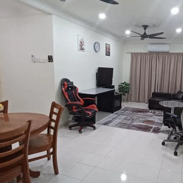Tokmad Homes - Homestay near Mines，位于Serdang Lama的酒店