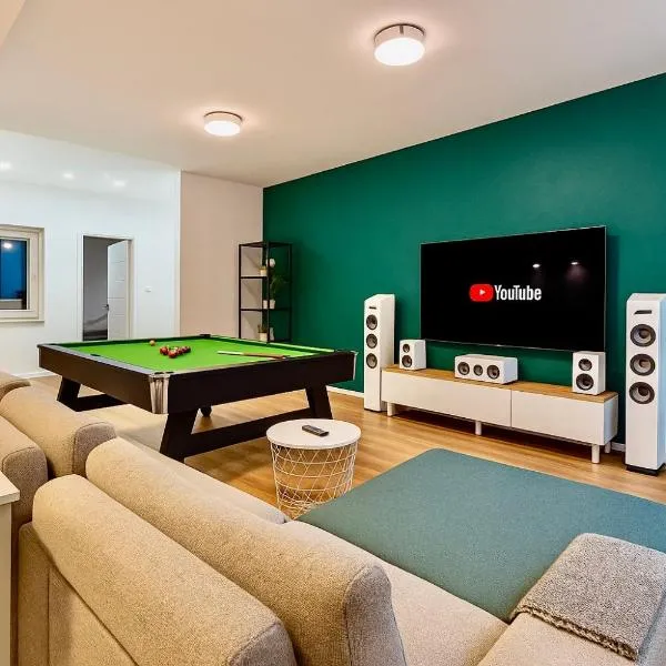 ADM Elegant Gem - FREE Garage Parking, Pool table，位于Vinohrady的酒店