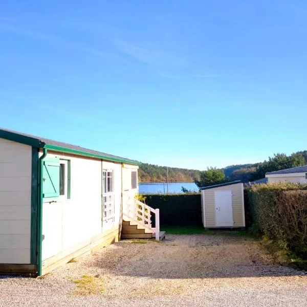 Le Chalet 67, vue Lac Guerlédan & Accès Direct à l'Eau，位于Caurel的酒店