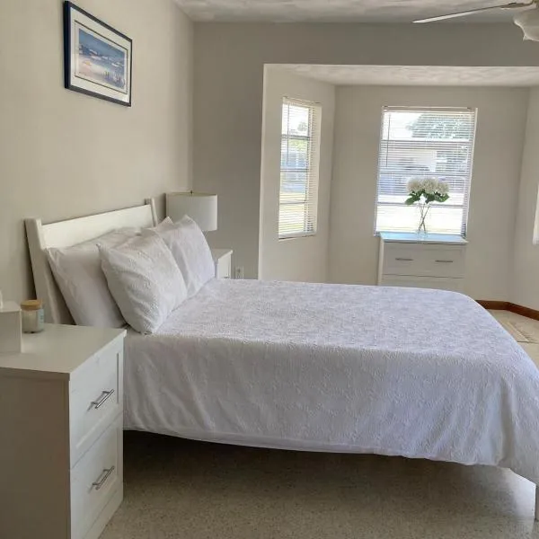 Historic Cocoa Village Riverwalk，位于罗克雷治的酒店