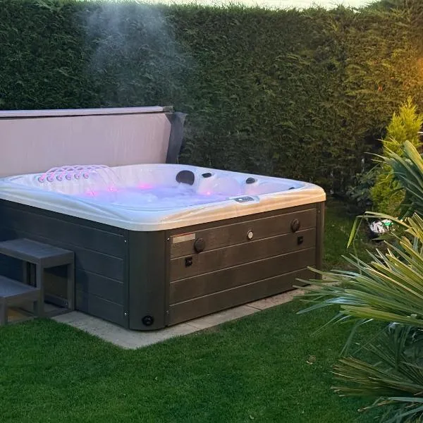 Allt Mor Retreat with Hot Tub，位于金洛赫兰诺赫的酒店