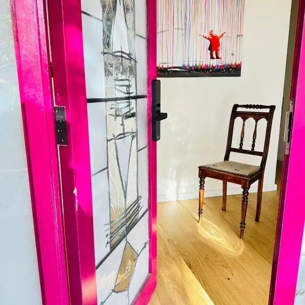 Stylish 2BR Family-Friendly Retreat 4Guests Doncaster Westfield，位于唐卡斯特的酒店