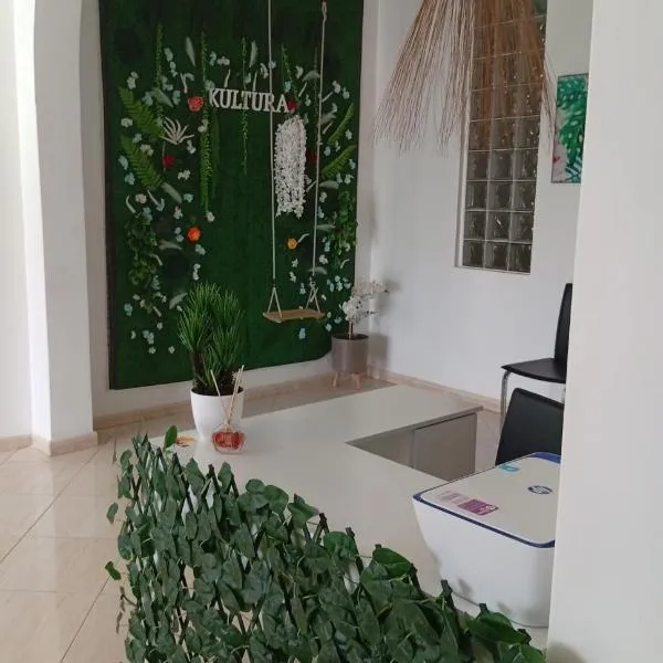 Four Palms Guest House，位于普拉亚的酒店