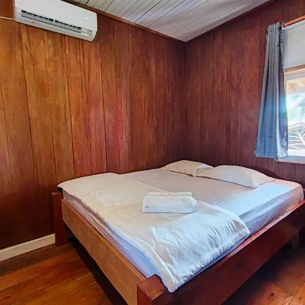 Likat Surf House，位于Tuapejat的酒店