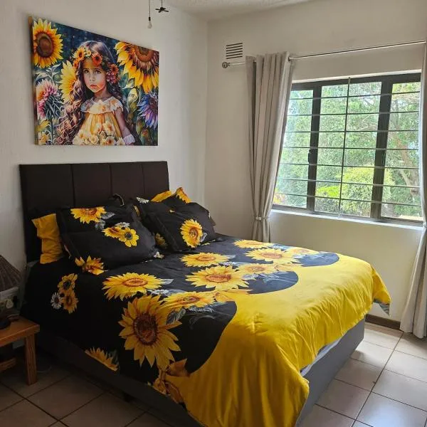 Sunflower Sea View Cottage Pennington - Entire & secluded，位于彭宁顿的酒店