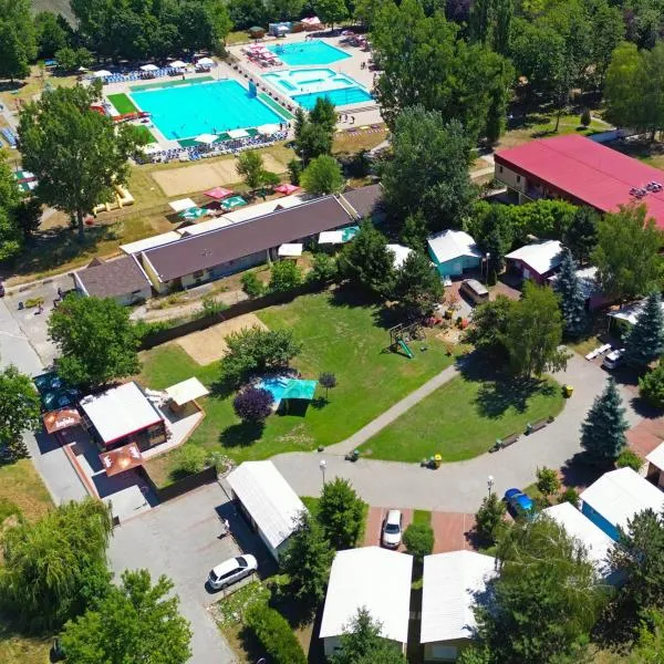 Chatova osada Family Resort Thermalpark inclusiv，位于帕廷斯的酒店