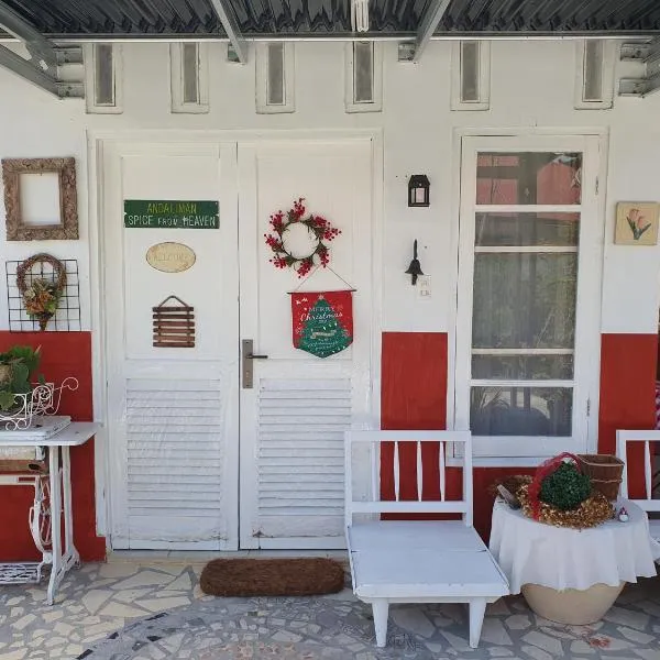 Ruma Kaca Simanindo Bed&Breakfast，位于Ambarita的酒店