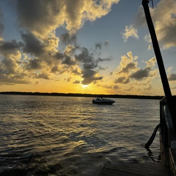 Flat - Apartamento na praia de Cabo Branco a 50m da orla de Cabo Branco - Maravilhoso no Edifício Legacy - com piscina , spa, minimercado, lavanderia , listado nos menores flats ! Apartamento novo! Horário de checkin 15h e checkout meio dia !，位于若昂佩索阿的酒店