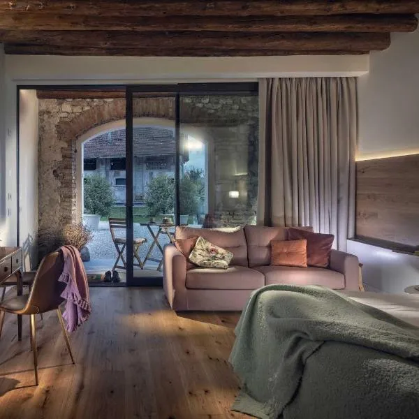 Agriturismo Villa di Modolo - Cortile della Latteria，位于贝卢诺的酒店