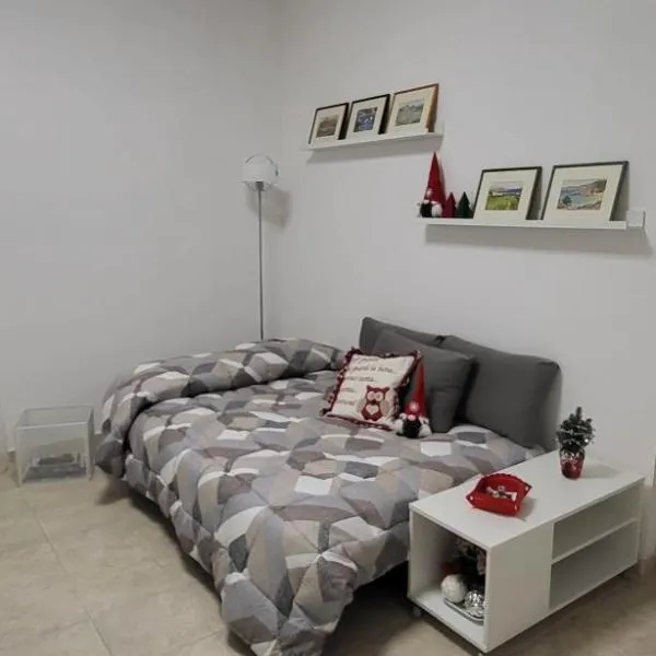 Casetta Mena，位于苏尔莫纳的酒店