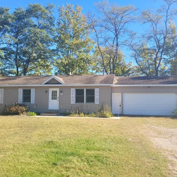 White Birch - Riverfront and Newly-Remodeled!，位于Elberta的酒店