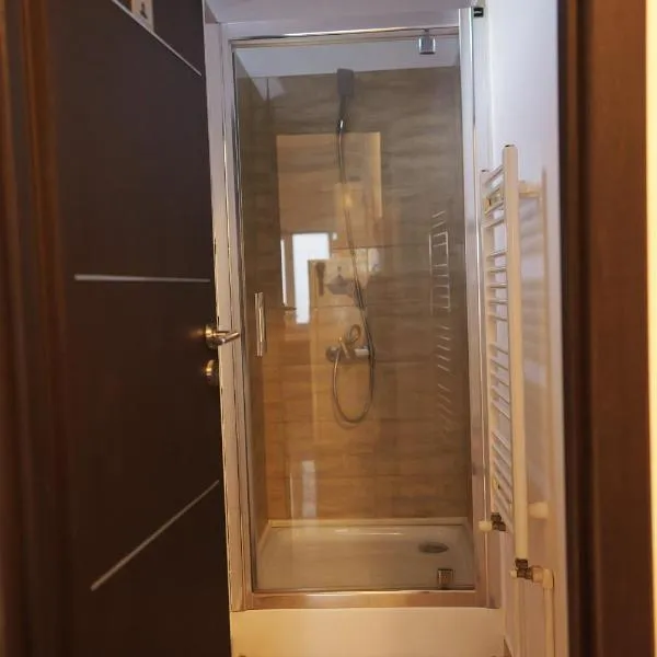 Hotel Mina，位于克拉约瓦的酒店