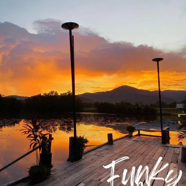 Funky Moon Kampot，位于贡布的酒店