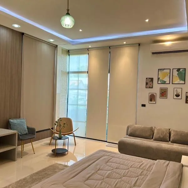 Ellie House Phuket Old Town，位于Ban Rangeng的酒店