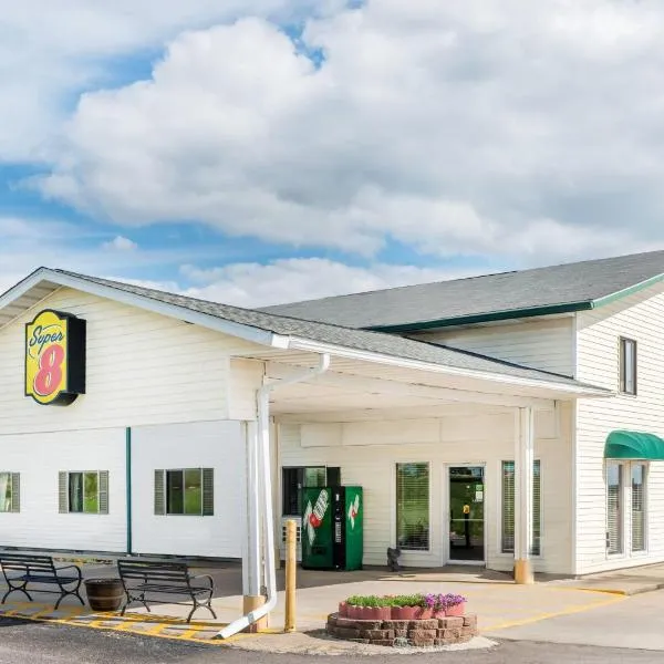速8奥科维尔酒店，位于Okawville的酒店