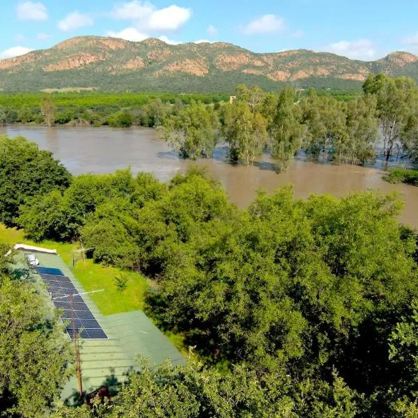 Honeypot Fly Fishing Eco Chalet，位于Rooderand的酒店