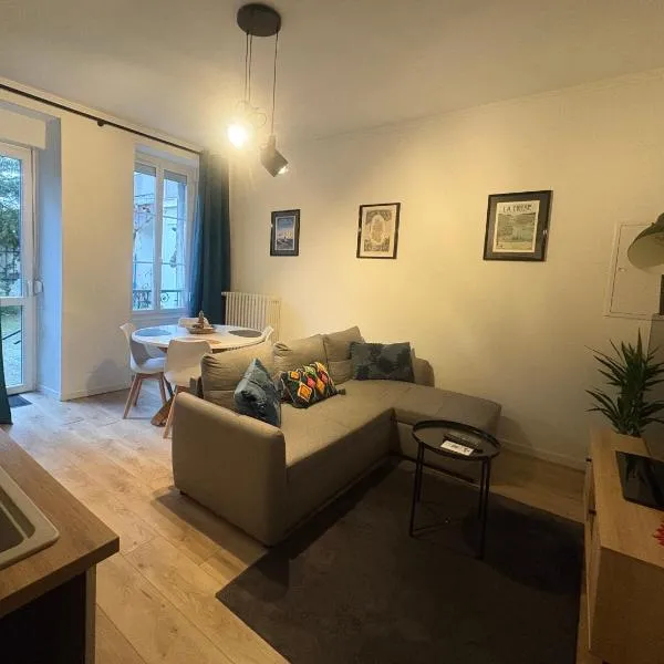 La Cour du Prince - F2 Centre-ville avec cour，位于默兹河畔凡尔登的酒店