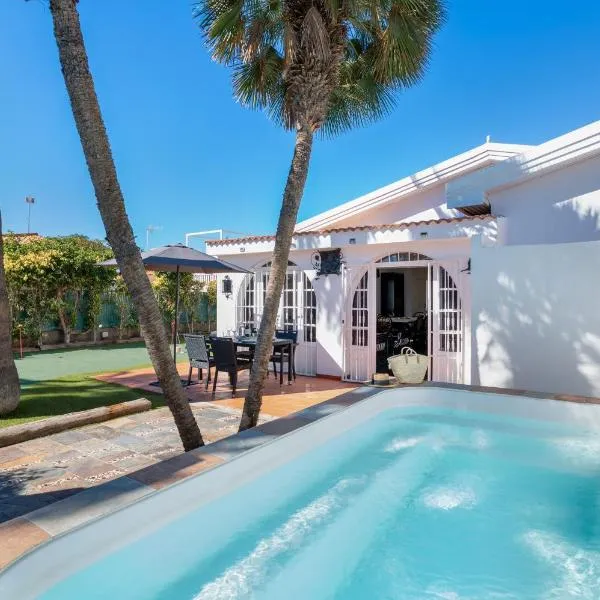 Exclusive Villa with Heated Pool，位于马斯帕洛马斯的酒店