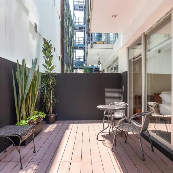 Chic 2BR Condo in Condesa steps from Parque Mexico，位于墨西哥城的酒店