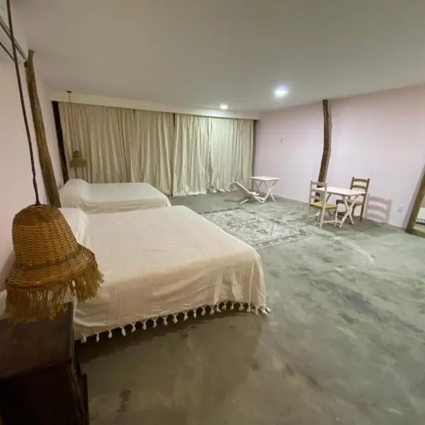 Cabañas y Restaurante La Luna，位于Boca del cielo的酒店