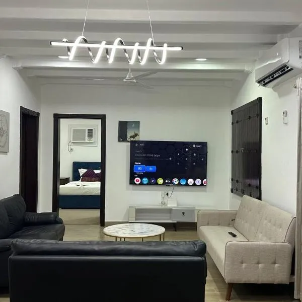 Big & Quiet Apartment，位于Jurdāb的酒店