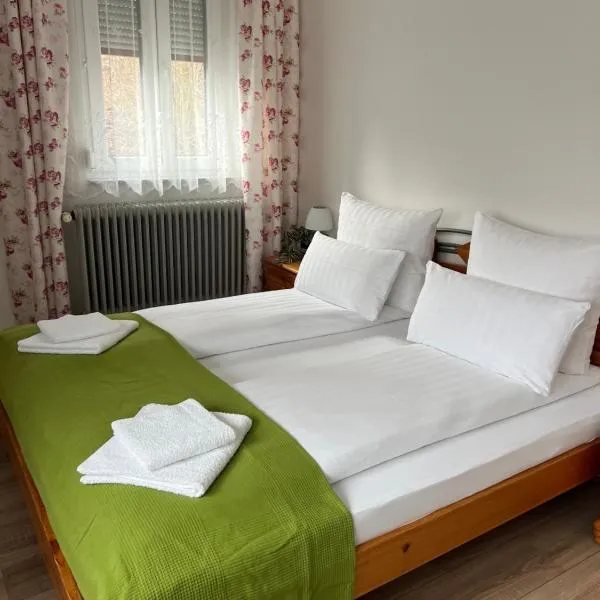 Hotel Hirsch Fluorn Schwarzwald，位于Fluorn的酒店