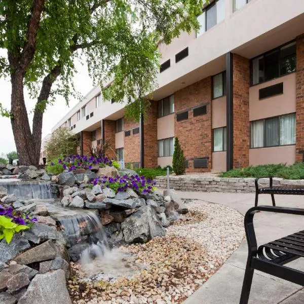 Holiday Inn & Suites St. Cloud by IHG，位于圣克劳德的酒店