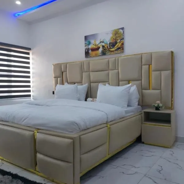 2 bedroom Apartment Lekki Ovation Terrace and extra room，位于莱基的酒店