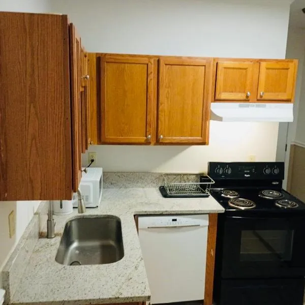 Cozy Northside Retreat Room 4 with Shared Bathroom，位于亚特兰大的酒店