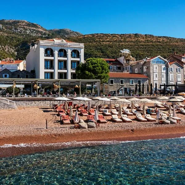 Hotel Riva by Aycon，位于佩特罗瓦纳莫鲁的酒店