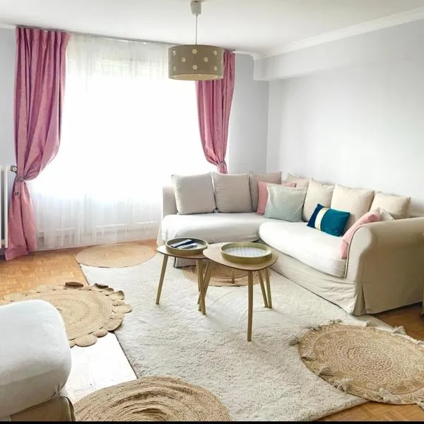 7 Guests, couchages- parking inclus- proche métro at door- 8min Paris，位于卡尚的酒店