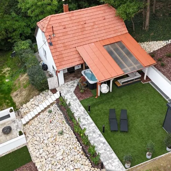 Silent Lake，位于Látrány的酒店