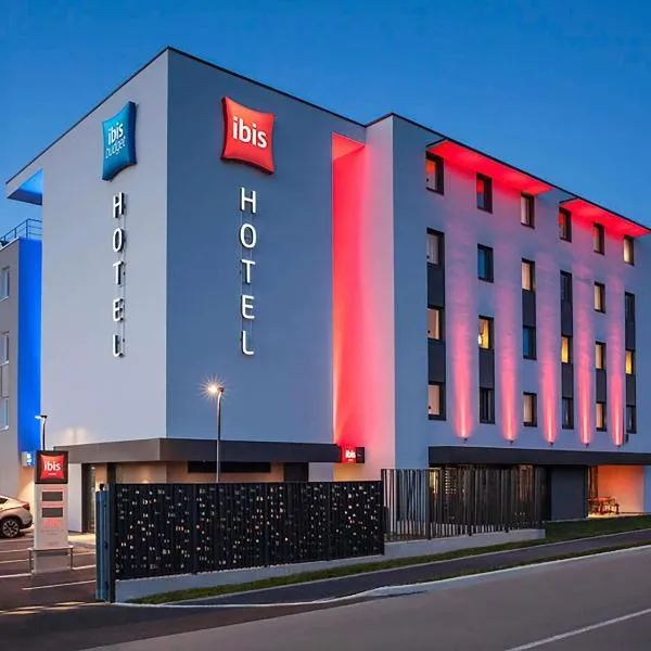 桑斯宜必思酒店，位于桑斯的酒店