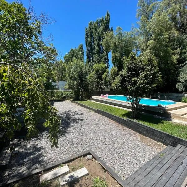 Agradable casa con Tina de agua Caliente y Piscina，位于基利翁的酒店