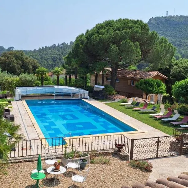 A l'ombre du chêne Piscine & Spa Gîtes Eden en Cévennes à Anduze Gard，位于昂迪兹的酒店