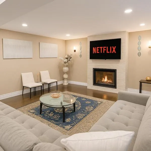 Executive 2BR Lower Suite Private & Spacious Close to USA Border，位于温莎的酒店