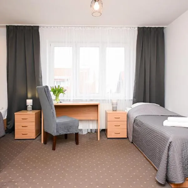 多姆珀罗尼酒店，位于奥斯特罗达的酒店