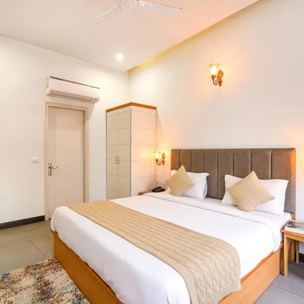 Hotel Urban Cozy Near Patiyala Chowk，位于齐拉克普尔的酒店